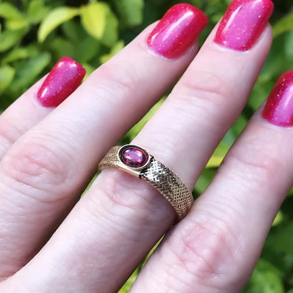 14k Gold Unique Designer Amethyst (?) Mesh Ring - Picture 4 of 8